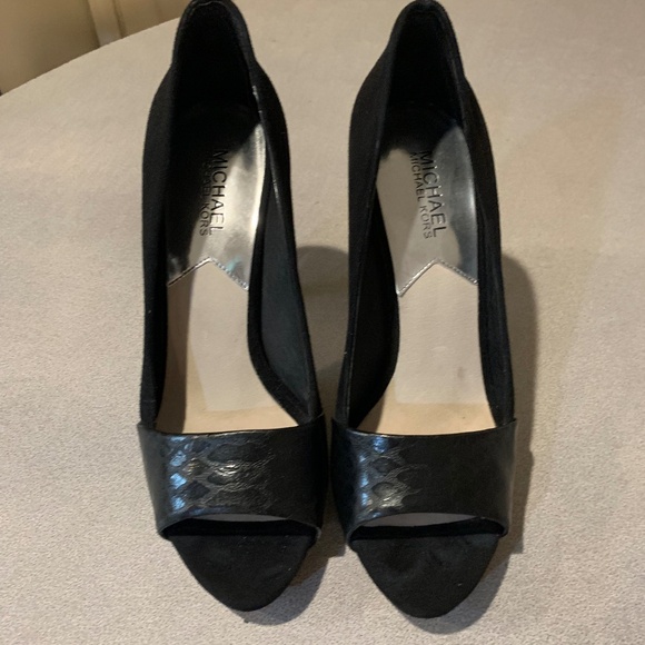 Michael Kors Black Snakeprint/Suede Leather Platform Pumps sz 8.5 M - Picture 1 of 6